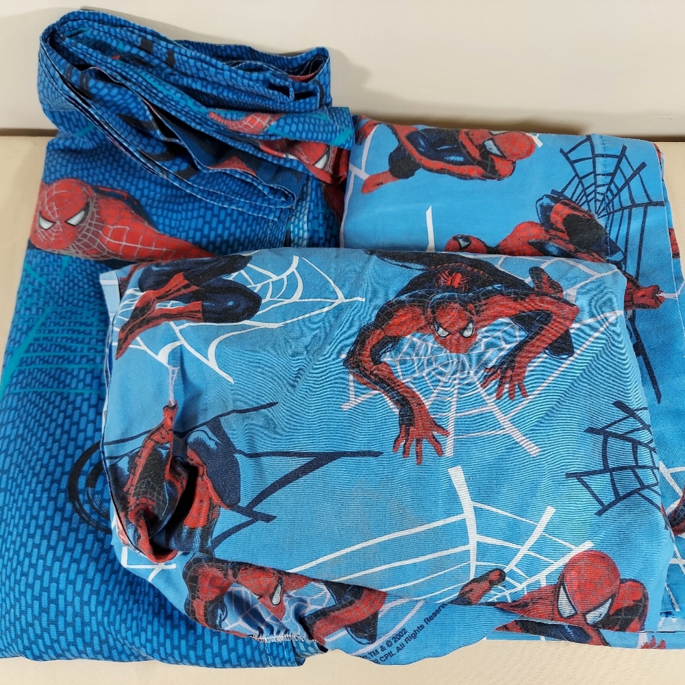2002 Marvel SPIDERMAN 3 Pc. Fitted & 2 Flat Bed Sheets Pre-owned